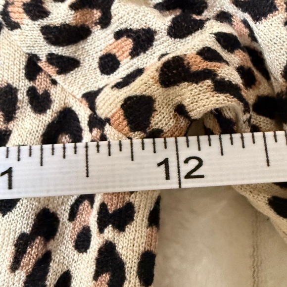 Urban Outfitters leopard peplum top
Size S | NWOT - Picture 3 of 4